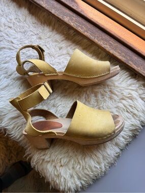 Bryr Yellow leather Platform Clogs with Ankle Strap